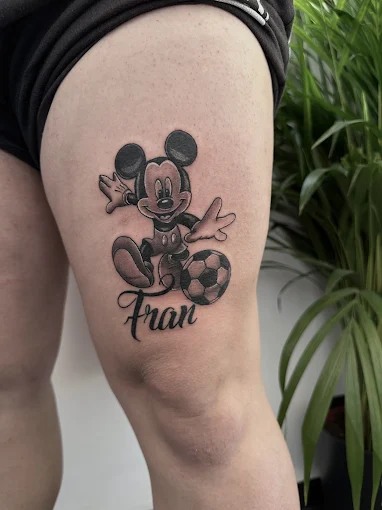 Tattoo en negro y gris estilo retrato