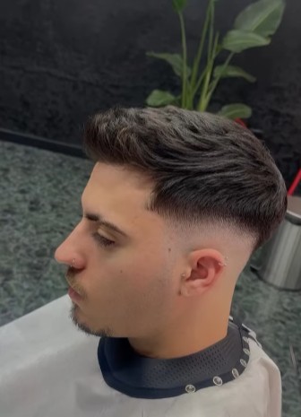 Corte clásico con volumen y degradado limpio